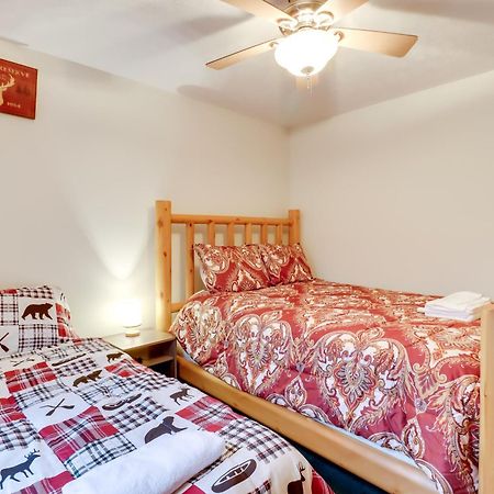 Pet-Friendly Pocono Lake Oasis With Hot Tub! Екстериор снимка