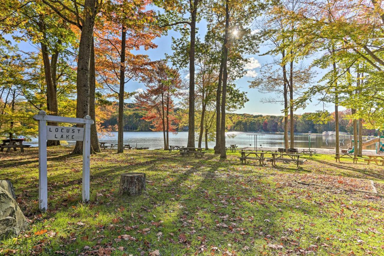 Pet-Friendly Pocono Lake Oasis With Hot Tub! Екстериор снимка