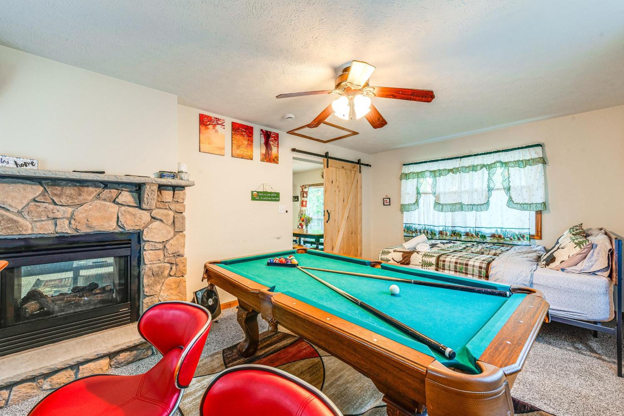 Pet-Friendly Pocono Lake Oasis With Hot Tub! Екстериор снимка