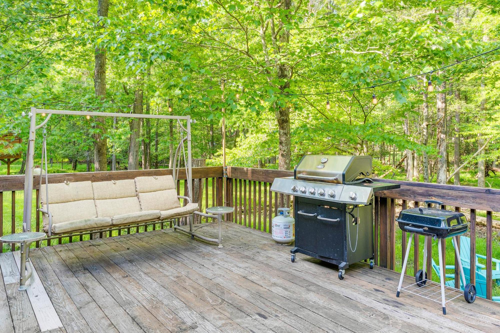 Pet-Friendly Pocono Lake Oasis With Hot Tub! Екстериор снимка