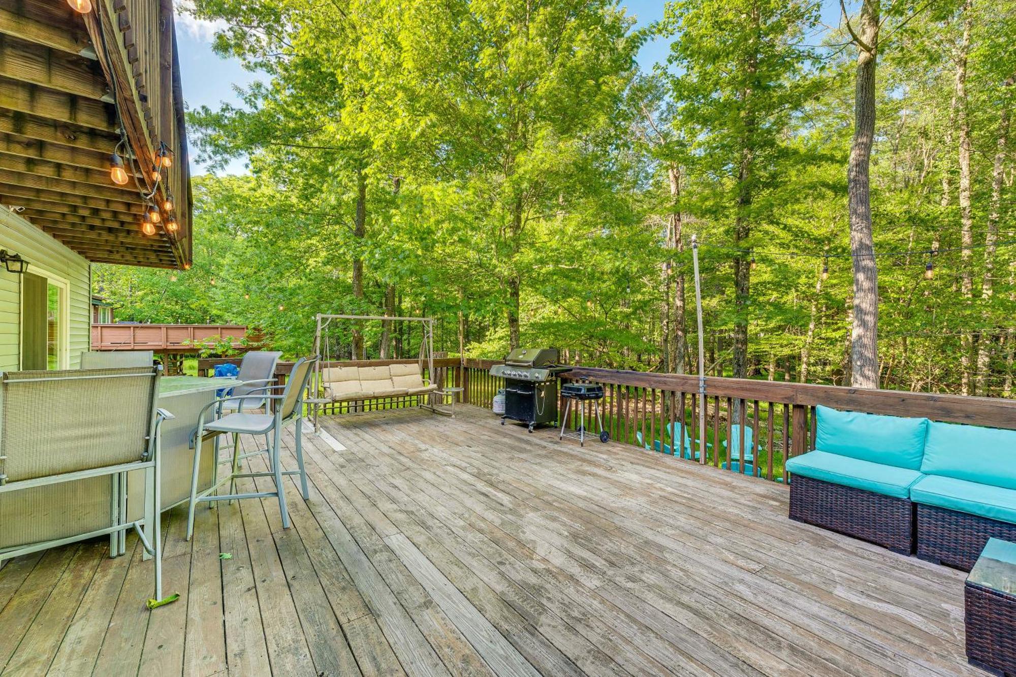 Pet-Friendly Pocono Lake Oasis With Hot Tub! Екстериор снимка