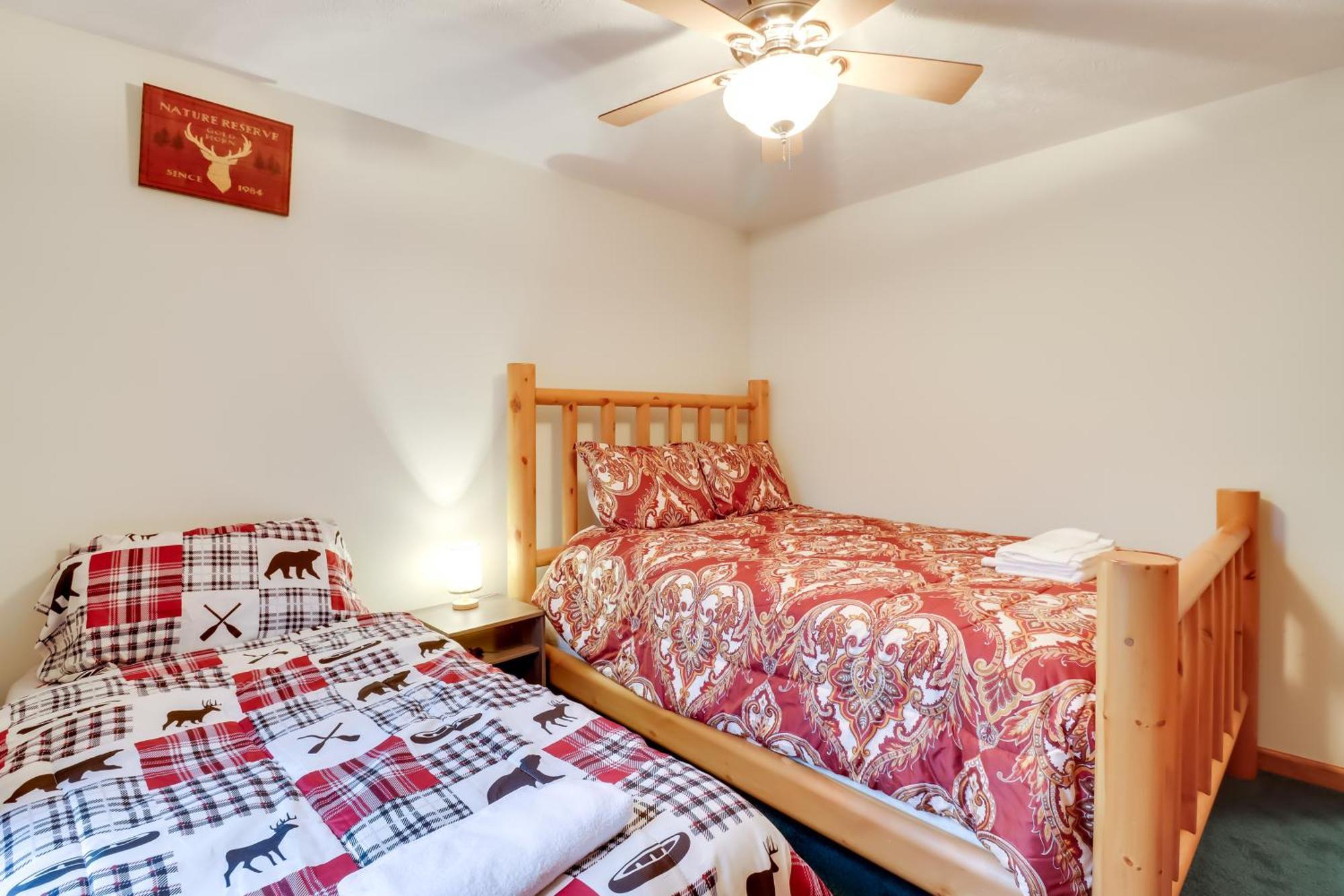Pet-Friendly Pocono Lake Oasis With Hot Tub! Екстериор снимка