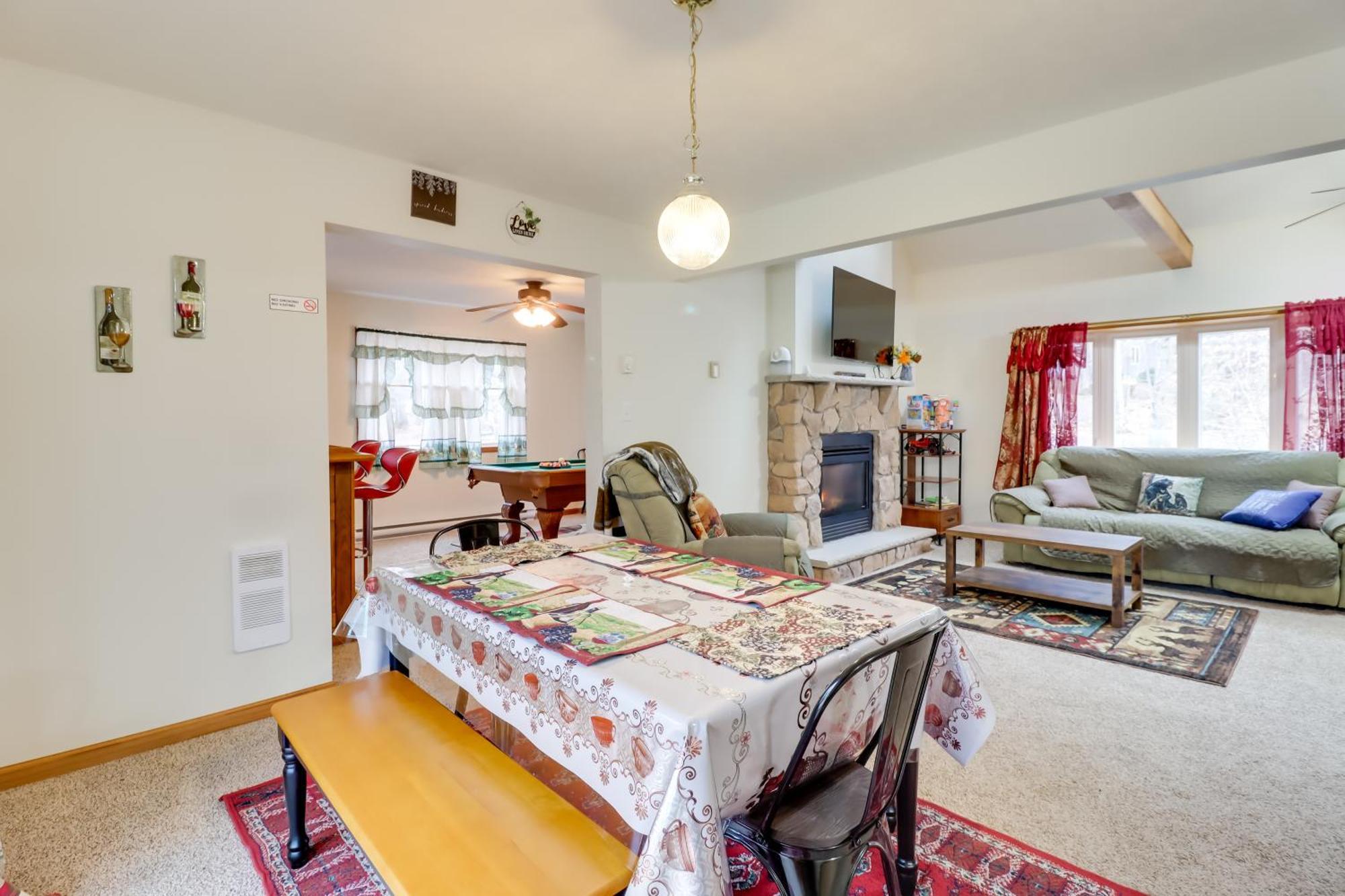 Pet-Friendly Pocono Lake Oasis With Hot Tub! Екстериор снимка