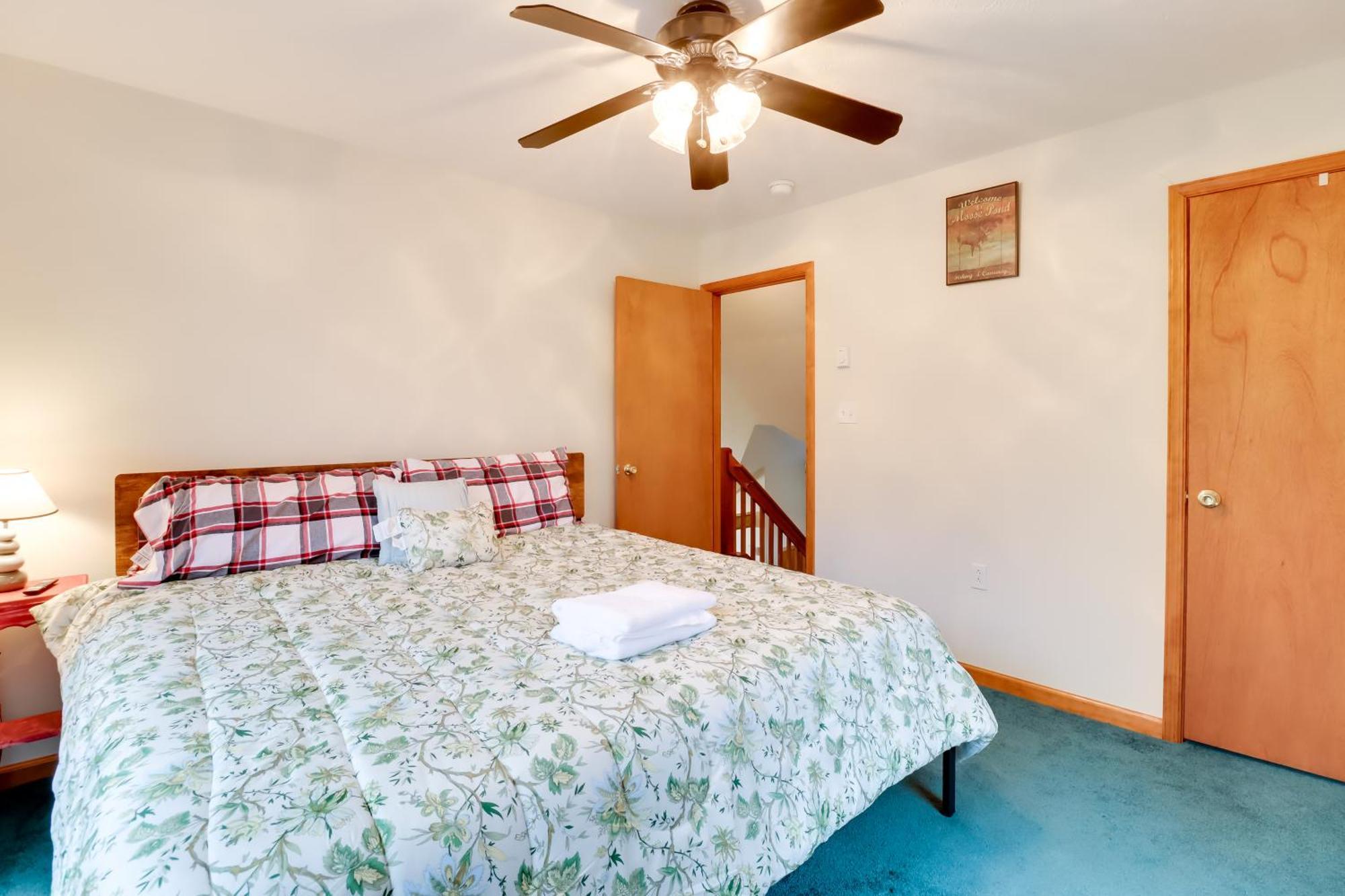 Pet-Friendly Pocono Lake Oasis With Hot Tub! Екстериор снимка