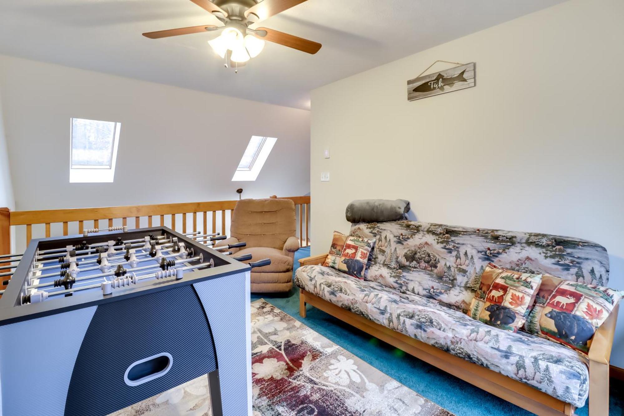 Pet-Friendly Pocono Lake Oasis With Hot Tub! Екстериор снимка