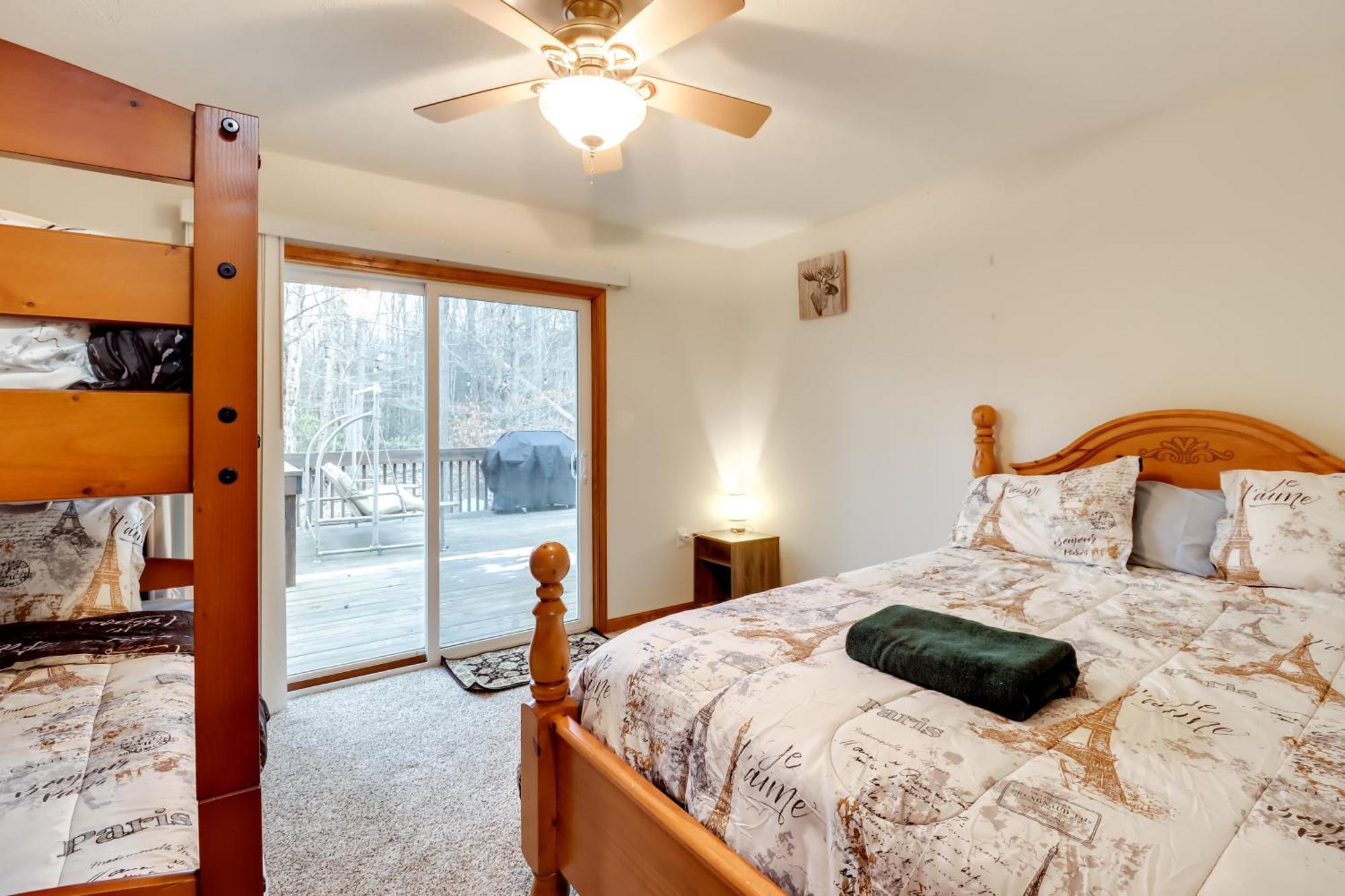 Pet-Friendly Pocono Lake Oasis With Hot Tub! Екстериор снимка